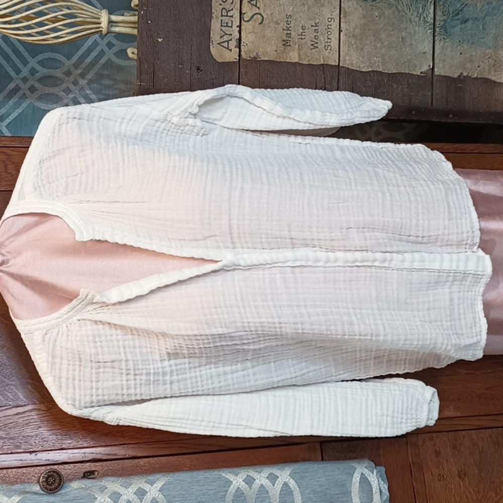 White Gauze Notched V Neck Long Balloon Sleeve Elastic Cuff Button Up Blouse 2X